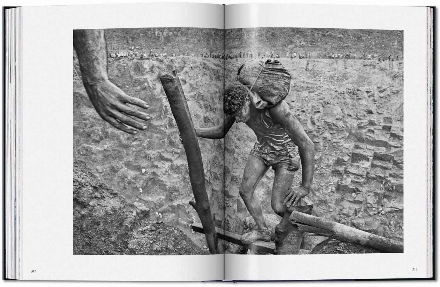 Bild: 9783836596466 | Sebastião Salgado. Arbeiter. Zur Archäologie des Industriezeitalters