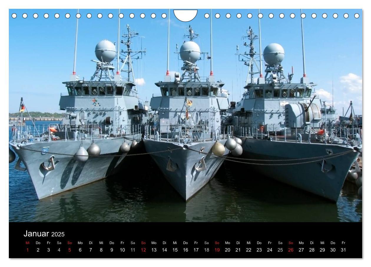 Bild: 9783435733583 | Marinestützpunkt Kiel (Wandkalender 2025 DIN A4 quer), CALVENDO...