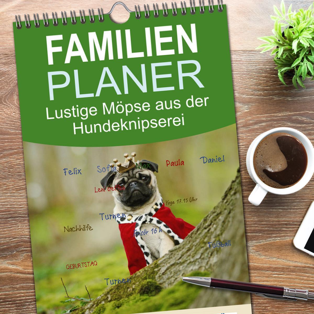 Bild: 9783457111499 | Familienplaner 2025 - Lustige Möpse aus der Hundeknipserei mit 5...