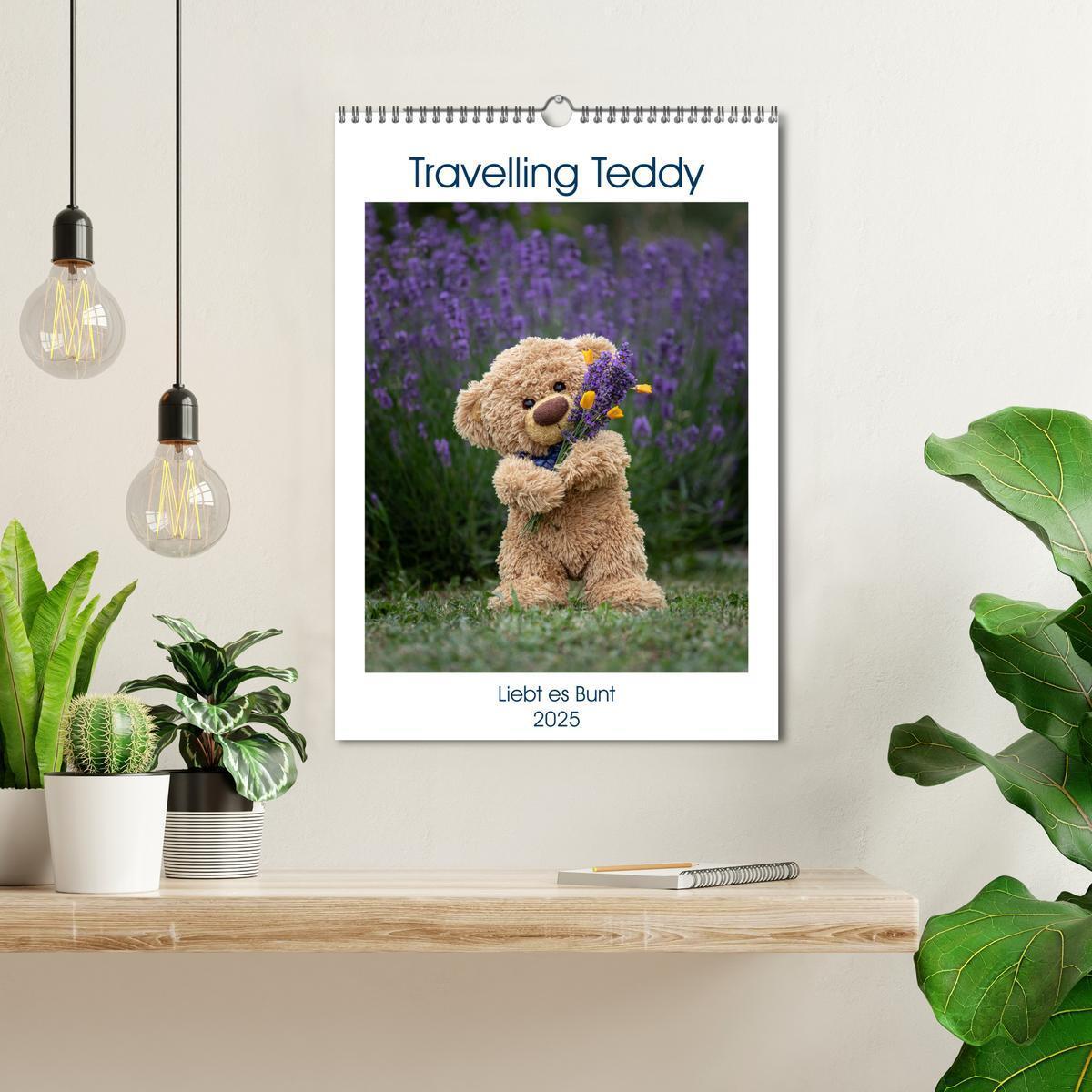 Bild: 9783435896707 | Travelling Teddy liebt es Bunt (Wandkalender 2025 DIN A3 hoch),...