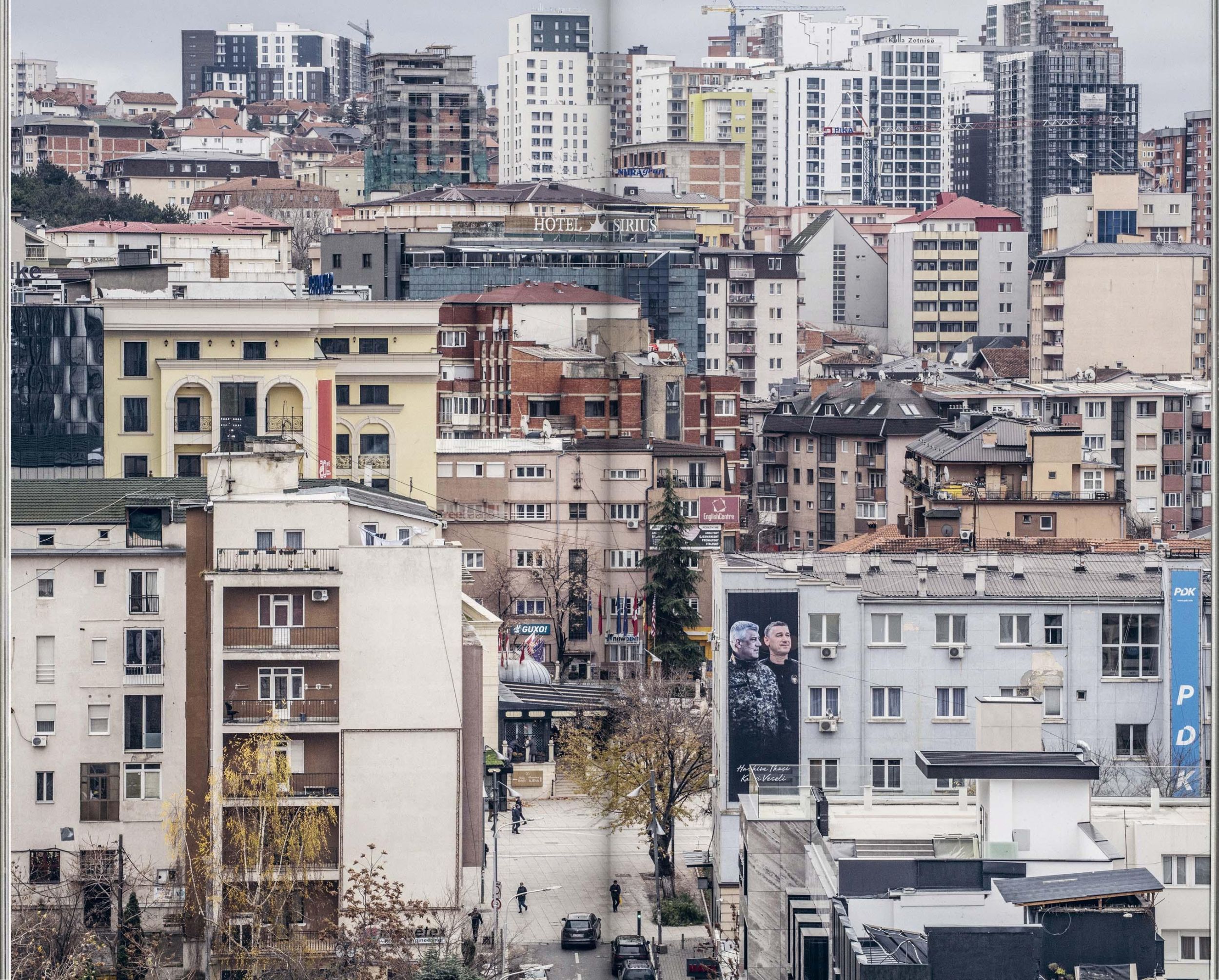 Bild: 9783910265073 | Prishtina in 53 Buildings | Donika Luzhnica (u. a.) | Taschenbuch