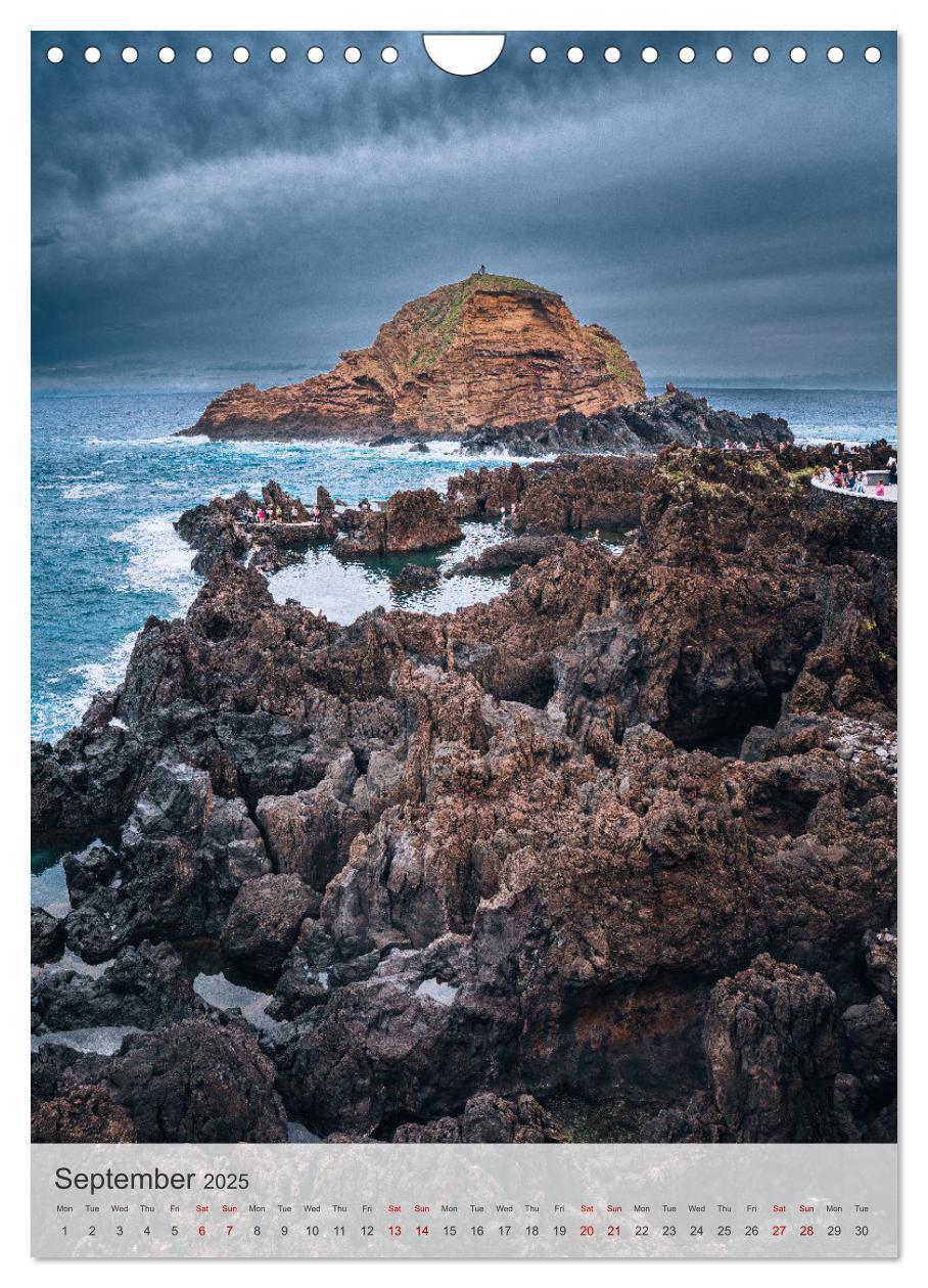 Bild: 9781325998906 | The Flower Island Madeira (Wall Calendar 2025 DIN A4 portrait),...