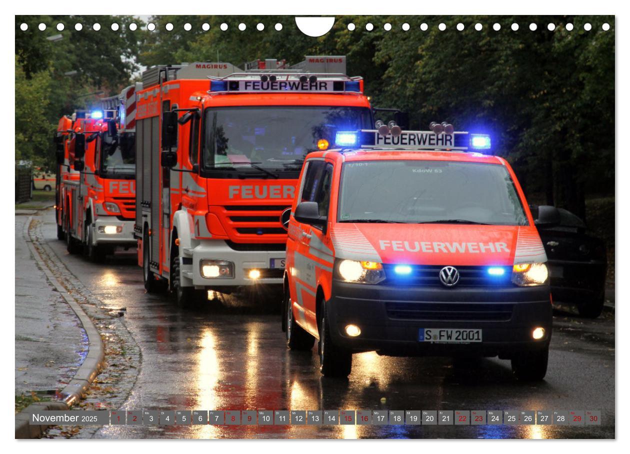 Bild: 9783383968068 | Einsatzfahrzeuge der Feuerwehr Stuttgart (Wandkalender 2025 DIN A4...