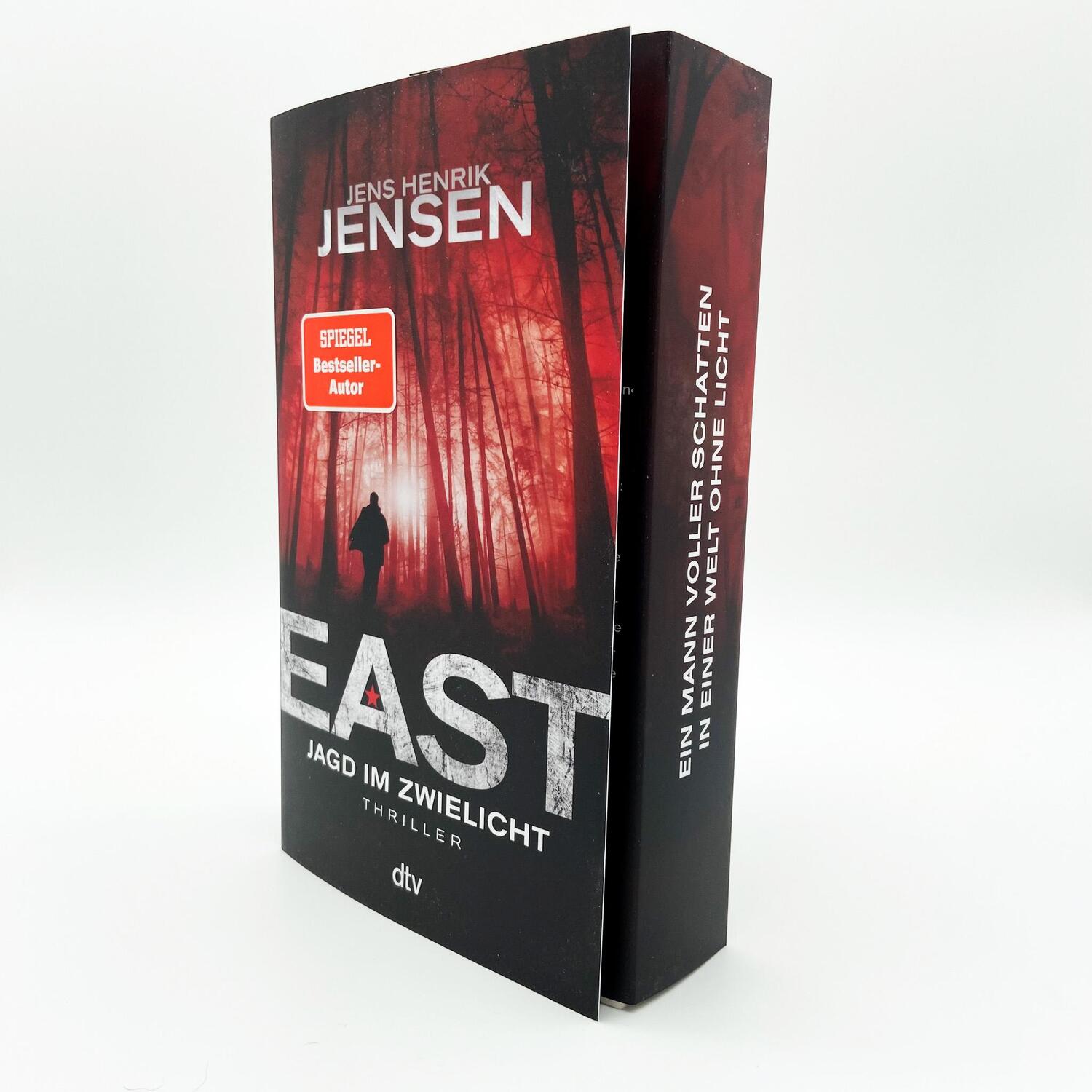 Bild: 9783423218757 | EAST. Jagd im Zwielicht | Thriller | Jens Henrik Jensen | Taschenbuch