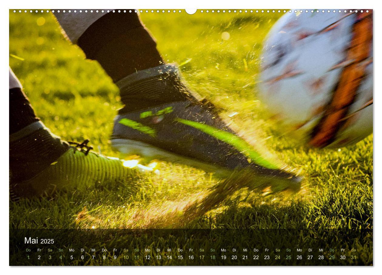 Bild: 9783435326310 | Leidenschaft Fußball (Wandkalender 2025 DIN A2 quer), CALVENDO...