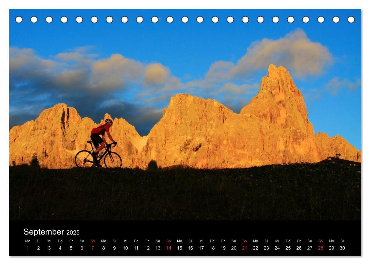 Bild: 9783435622993 | Alpenpässe auf dem Rennrad "Himmlische Serpentinen" (Tischkalender...