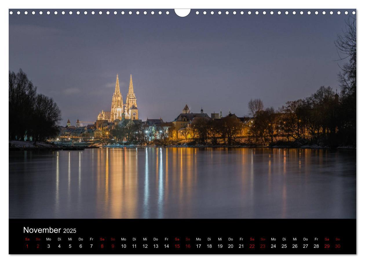 Bild: 9783435384143 | Regensburg bei Nacht (Wandkalender 2025 DIN A3 quer), CALVENDO...