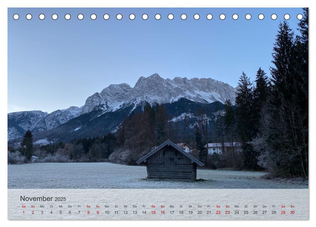 Bild: 9783457236697 | Alpenauszeit - Die Berghütten unserer Alpen (Tischkalender 2025 DIN...