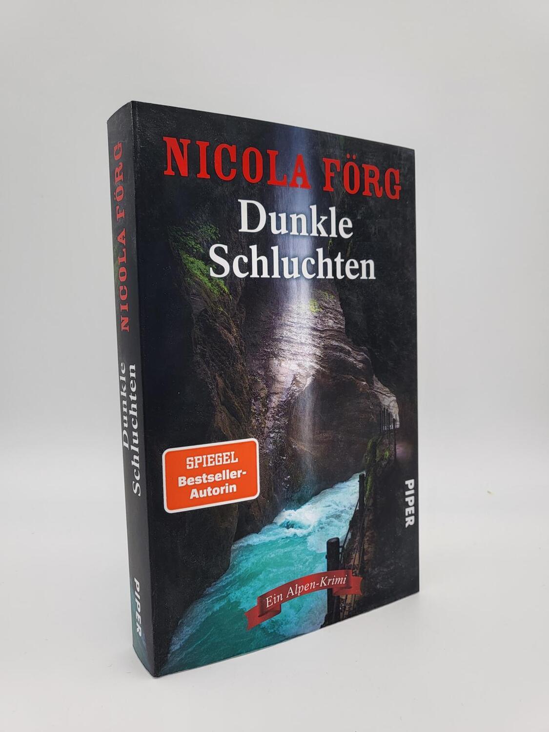 Bild: 9783492064149 | Dunkle Schluchten | Nicola Förg | Taschenbuch | Alpen-Krimis | 320 S.