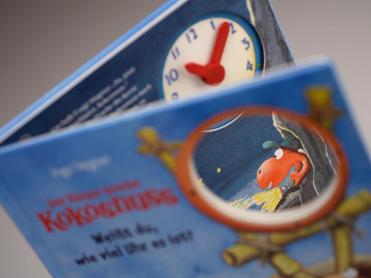 Bild: 9783570175460 | Der kleine Drache Kokosnuss - Weißt du, wie viel Uhr es ist? | Siegner