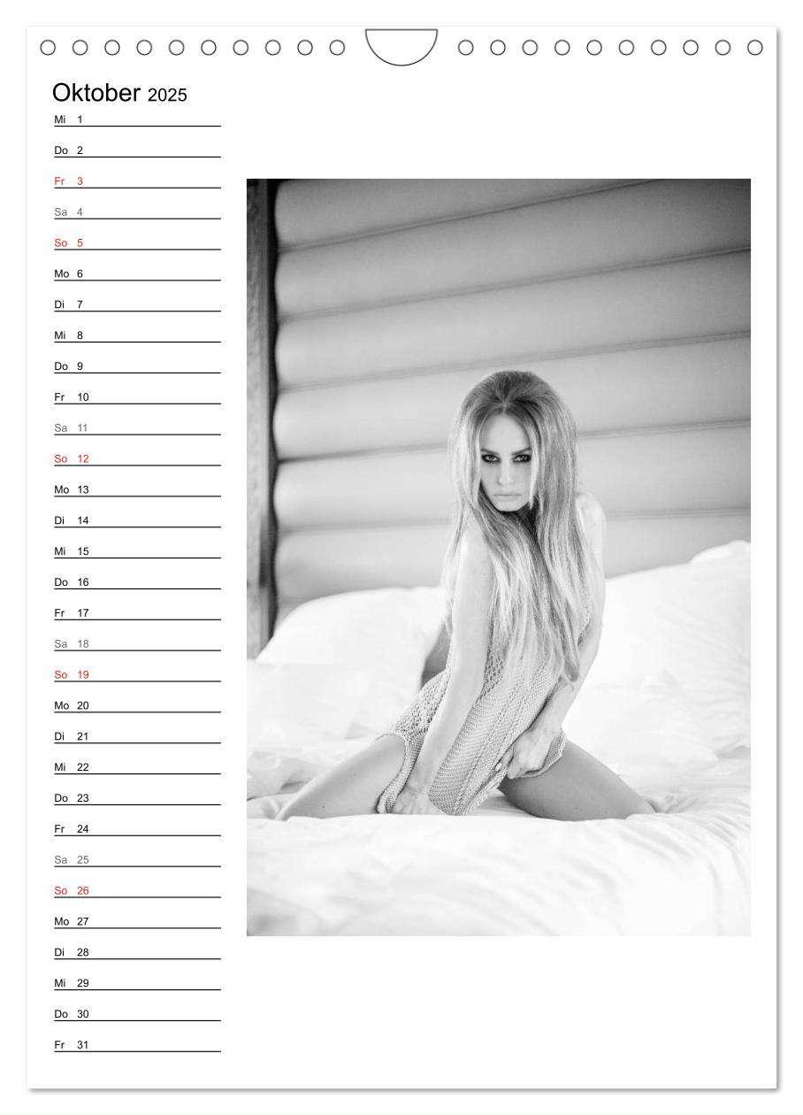 Bild: 9783457030271 | Mode in schwarz und weiß (Wandkalender 2025 DIN A4 hoch), CALVENDO...