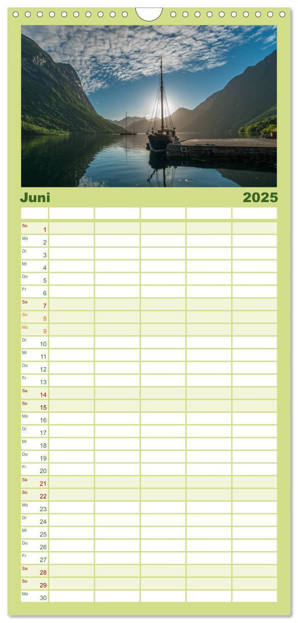 Bild: 9783457113103 | Familienplaner 2025 - Norwegen mit 5 Spalten (Wandkalender, 21 x 45...