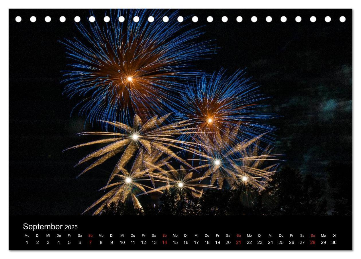 Bild: 9783435828470 | Das Feuerwerk (Tischkalender 2025 DIN A5 quer), CALVENDO...