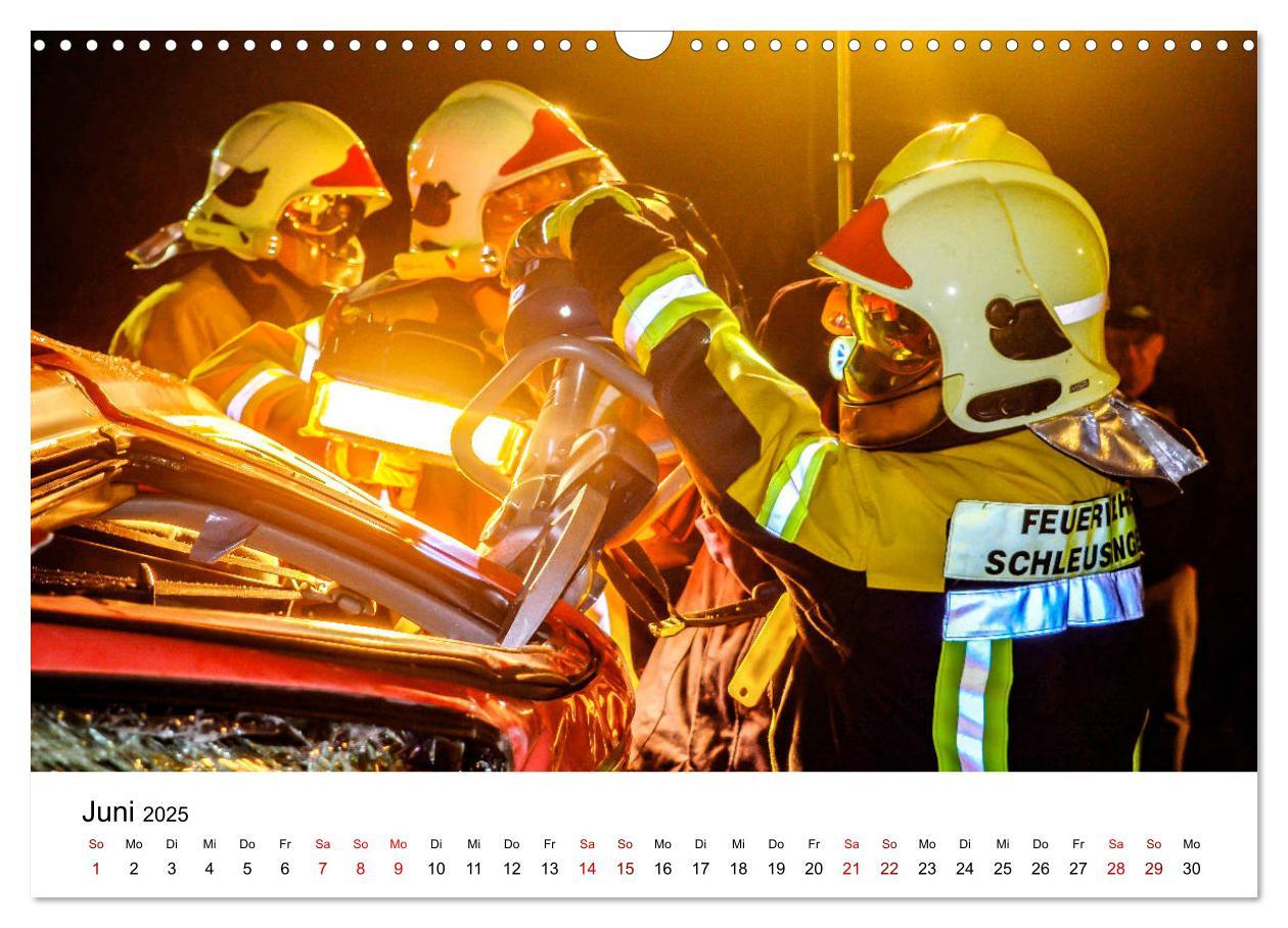 Bild: 9783435121199 | FEUERWEHR IM EINSATZ (Wandkalender 2025 DIN A3 quer), CALVENDO...