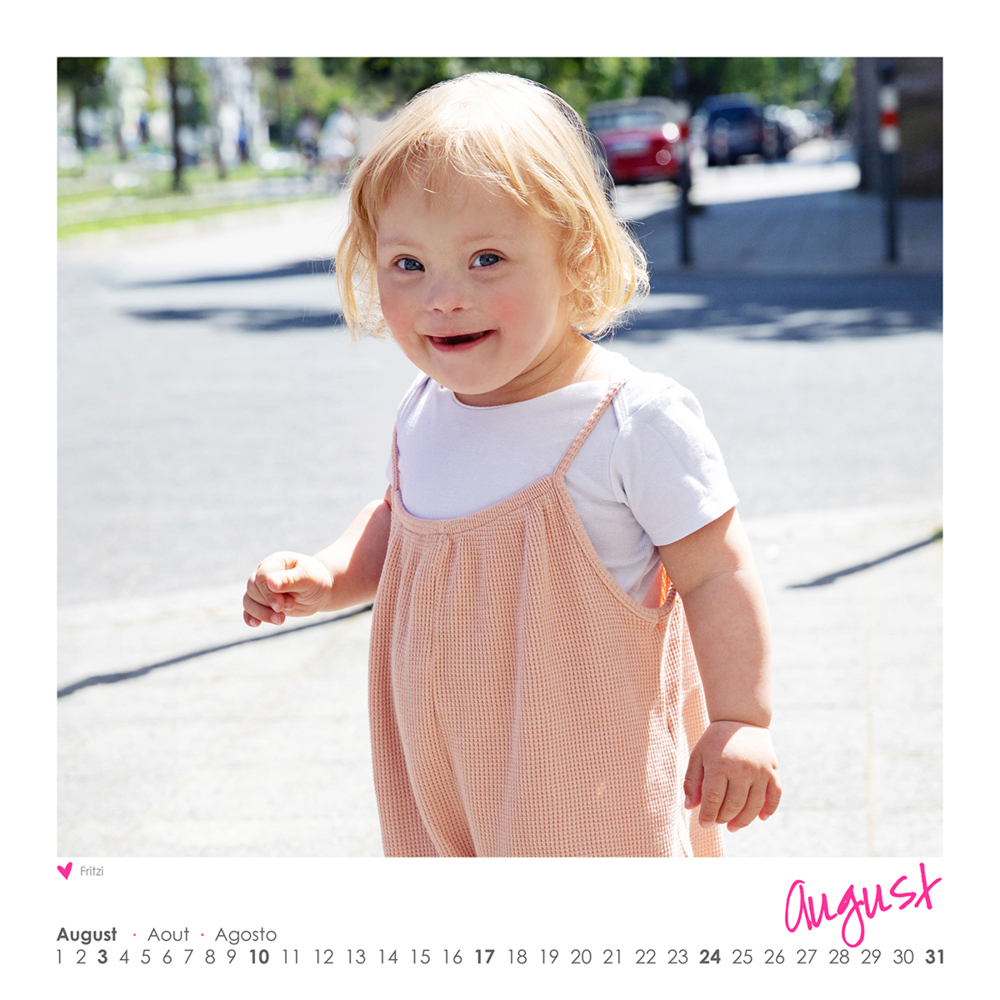 Bild: 9783862561889 | Wandkalender A little extra 2025 | Conny Wenk | Kalender | 12 S.