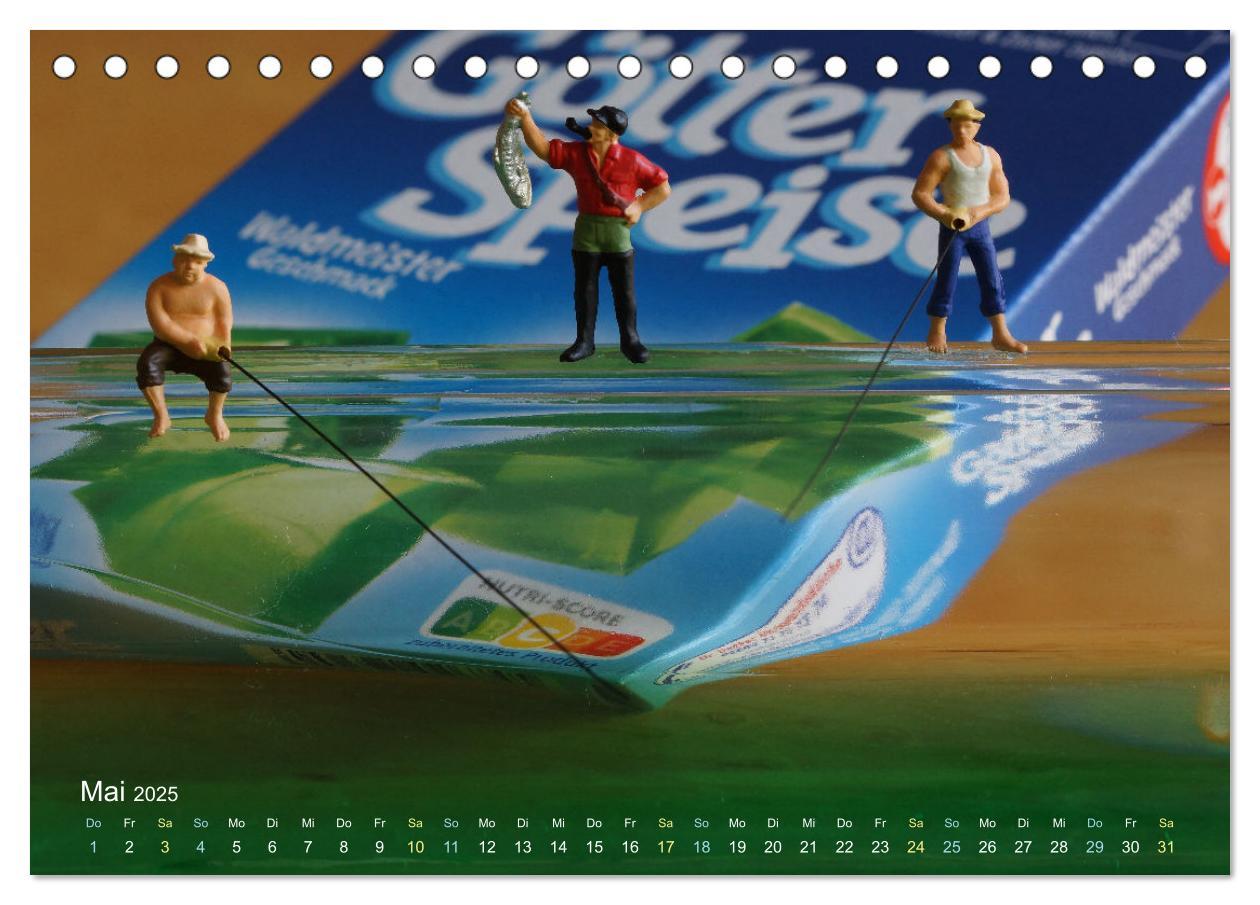 Bild: 9783457224441 | Das geheime Leben von Miniatur-Figuren (Tischkalender 2025 DIN A5...