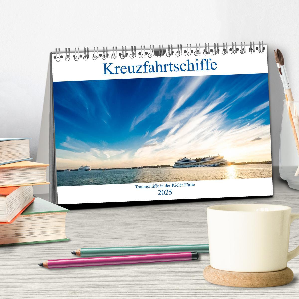 Bild: 9783435378326 | Kreuzfahrtschiffe 2025 (Tischkalender 2025 DIN A5 quer), CALVENDO...