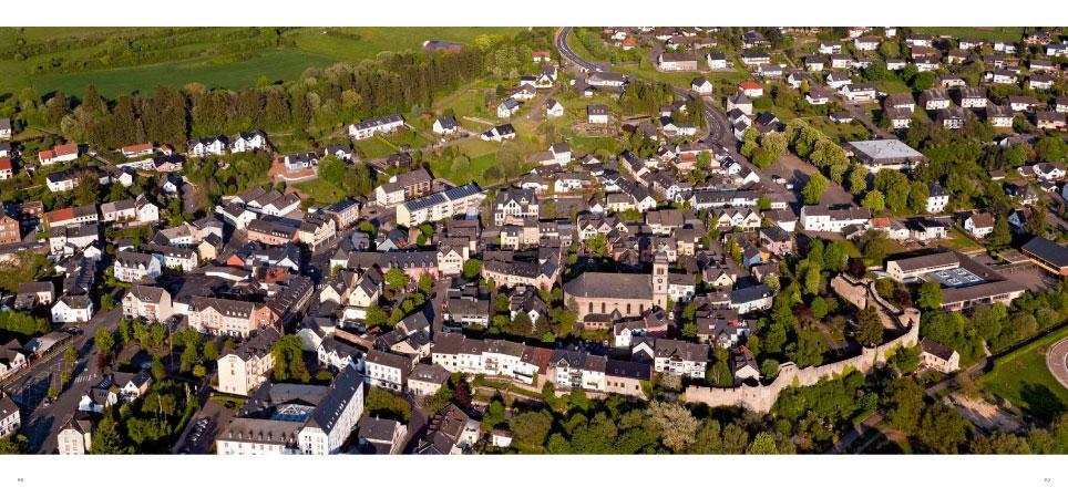 Bild: 9783946328148 | Himmel über der Vulkaneifel | Luftbildband | Sven Nieder (u. a.)