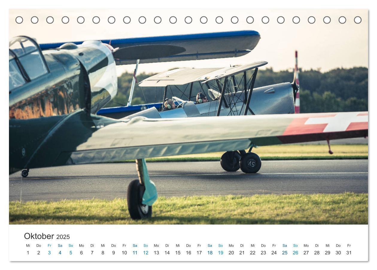 Bild: 9783435817290 | AVIATION CLASSICS seen by custompix.de (Tischkalender 2025 DIN A5...