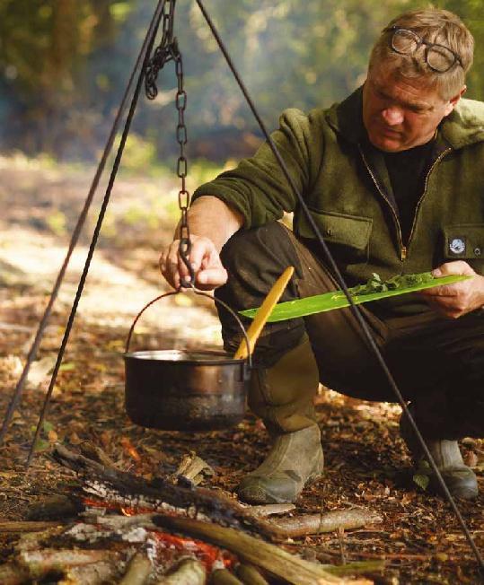 Bild: 9783966641760 | Koch draußen! Über 100 Rezepte für jedes Wetter | Ray Mears | Buch