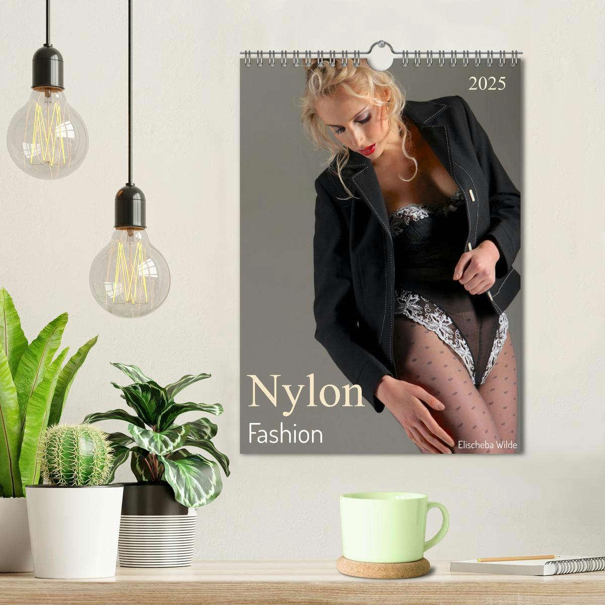 Bild: 9783435898503 | Nylon Fashion mit Elischeba Wilde (Wandkalender 2025 DIN A4 hoch),...