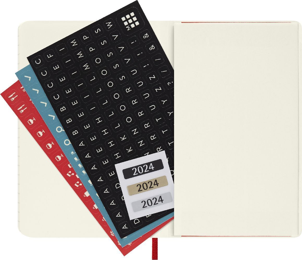 Bild: 8056598856583 | Moleskine 12 Monate Tageskalender 2024, Pocket/A6, Scharlachrot | Buch