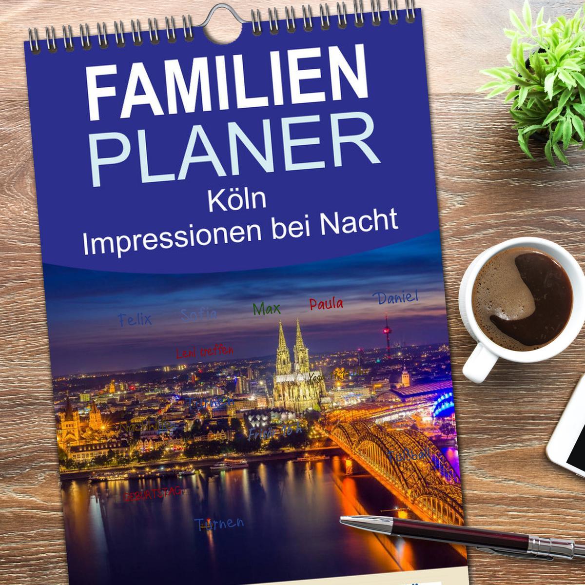 Bild: 9783457111932 | Familienplaner 2025 - Köln Impressionen bei Nacht mit 5 Spalten...