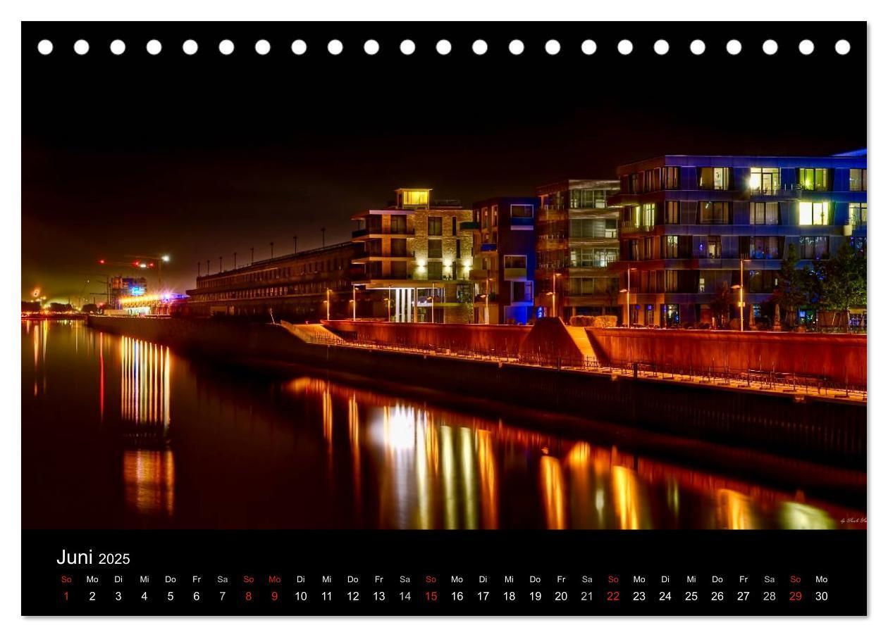 Bild: 9783435723485 | Bremen bei Nacht (Tischkalender 2025 DIN A5 quer), CALVENDO...