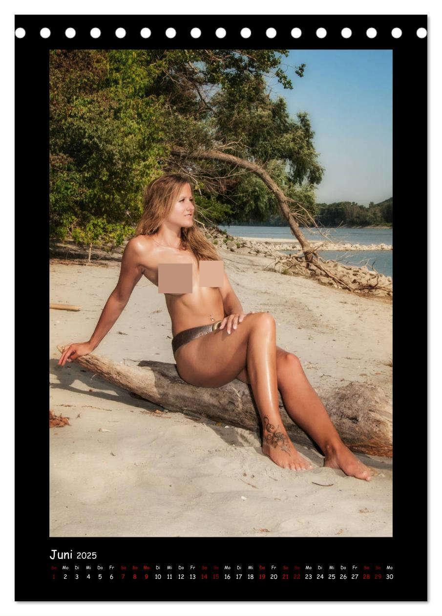 Bild: 9783435997503 | Naked in Nature (Tischkalender 2025 DIN A5 hoch), CALVENDO...