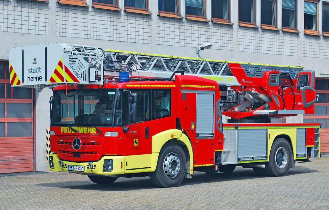 Bild: 9783751610926 | Jahrbuch Feuerwehrfahrzeuge 2024 | Taschenbuch | Deutsch | 2023