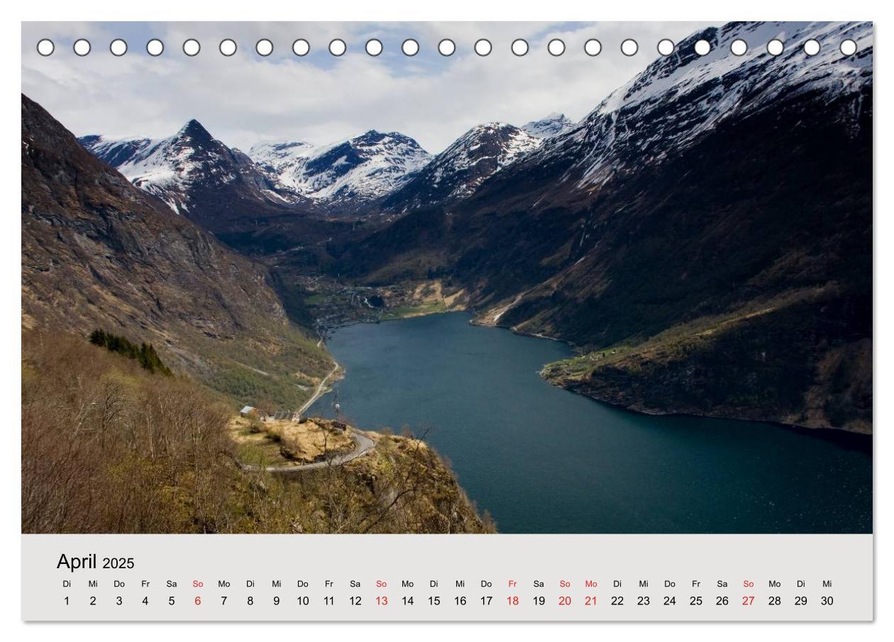 Bild: 9783435791606 | Mit den Hurtigruten unterwegs (Tischkalender 2025 DIN A5 quer),...