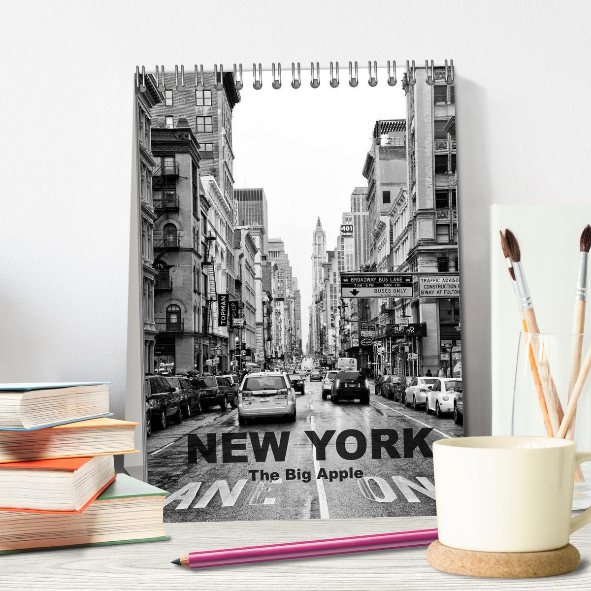 Bild: 9783457067499 | New York - The Big Apple (Tischkalender 2025 DIN A5 hoch), CALVENDO...