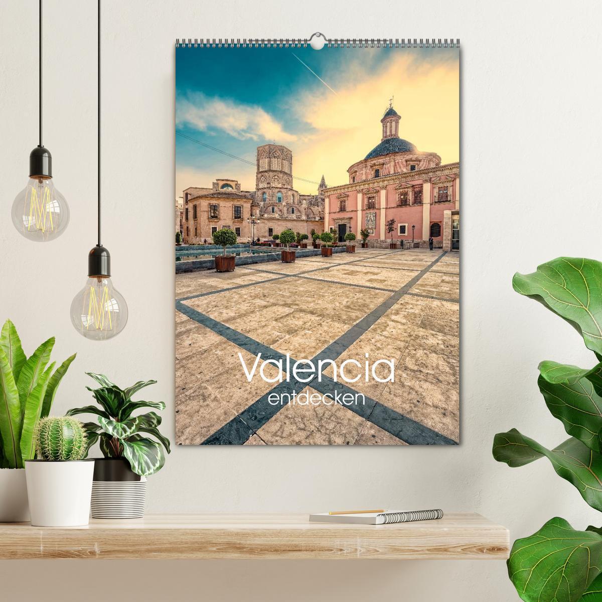 Bild: 9783457009154 | Valencia entdecken (Wandkalender 2025 DIN A2 hoch), CALVENDO...