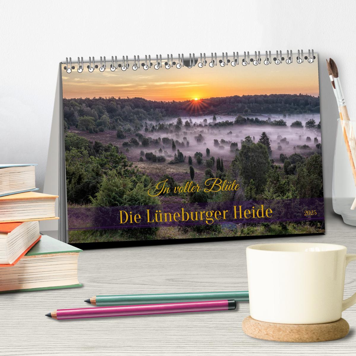 Bild: 9783383853005 | Die Lüneburger Heide - In voller Blüte (Tischkalender 2025 DIN A5...