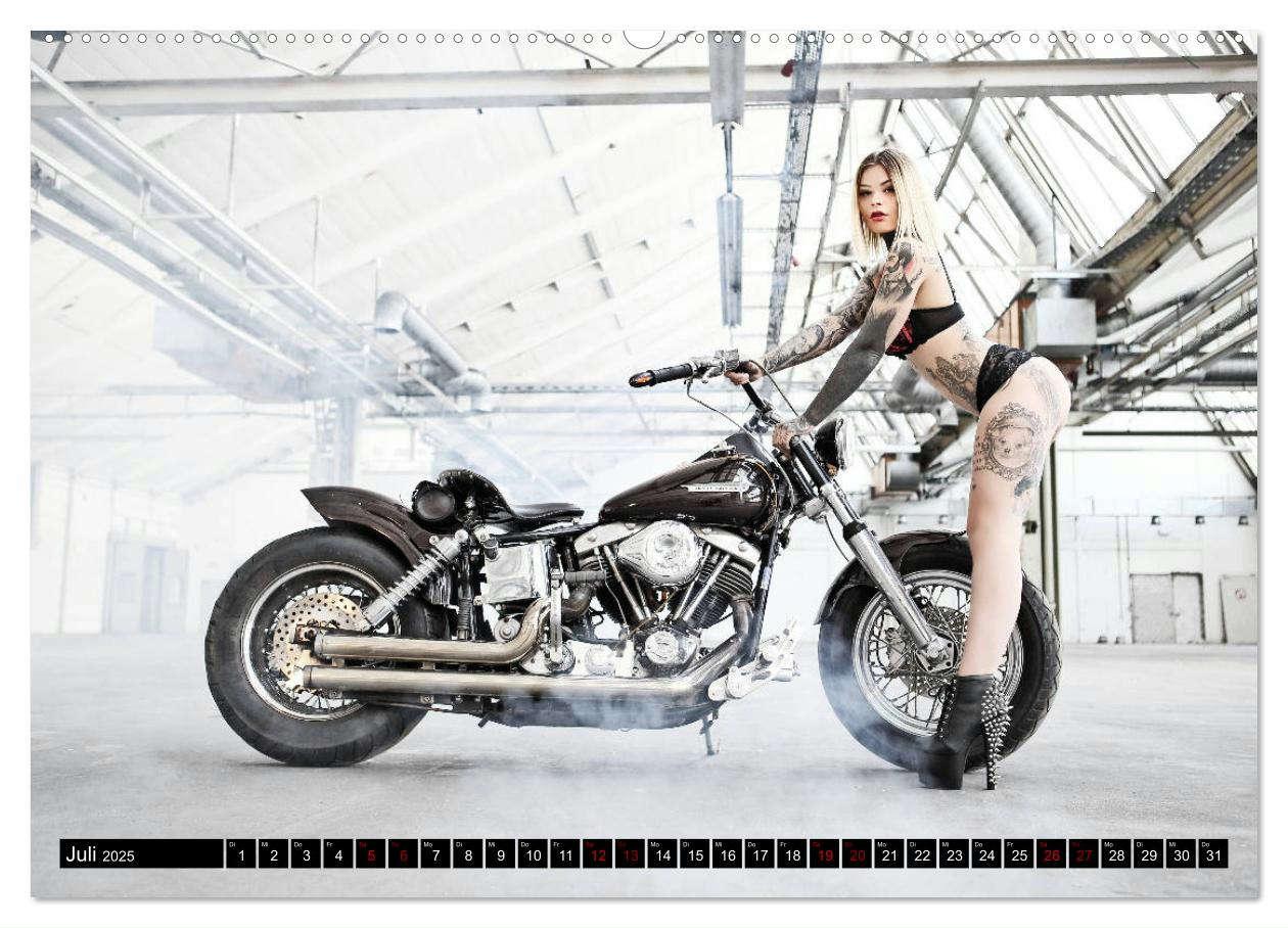 Bild: 9783435205639 | Motorräder &amp; Sexy Girls (Wandkalender 2025 DIN A2 quer), CALVENDO...