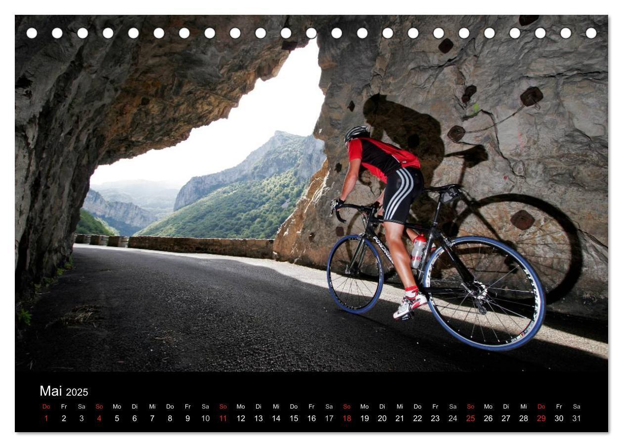 Bild: 9783435622993 | Alpenpässe auf dem Rennrad "Himmlische Serpentinen" (Tischkalender...