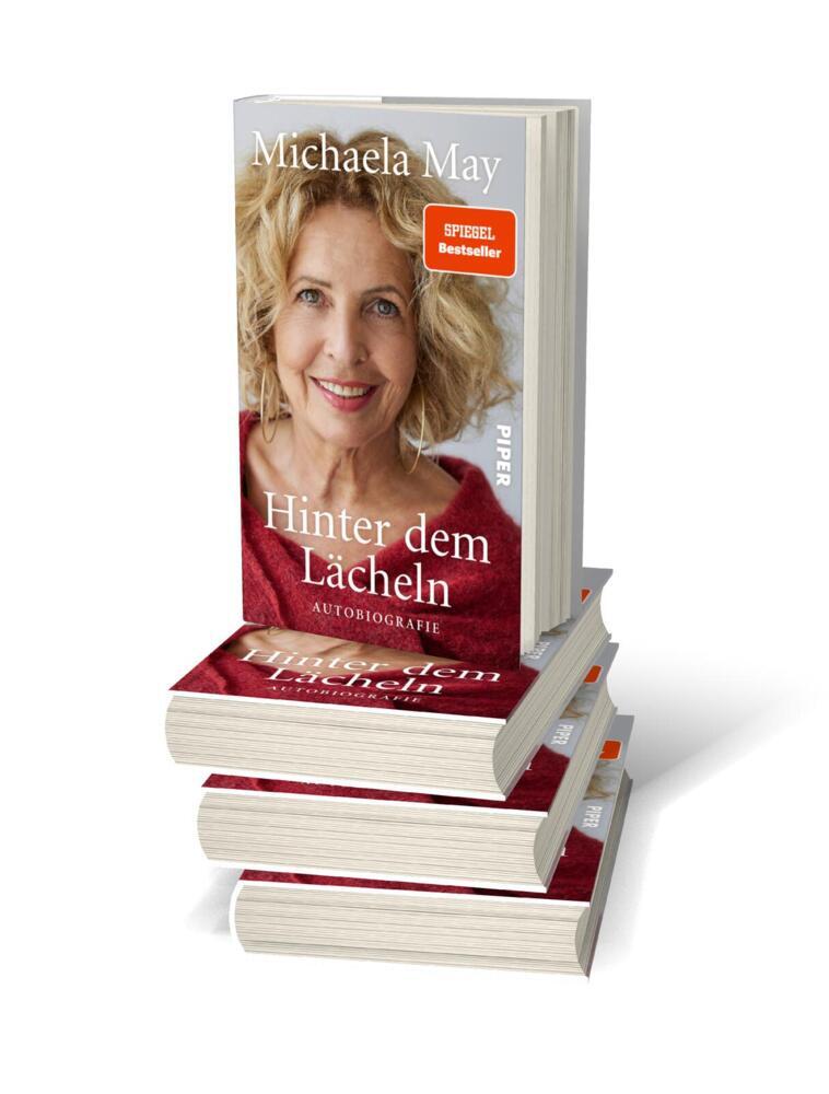 Bild: 9783492071192 | Hinter dem Lächeln | Michaela May | Buch | 256 S. | Deutsch | 2022