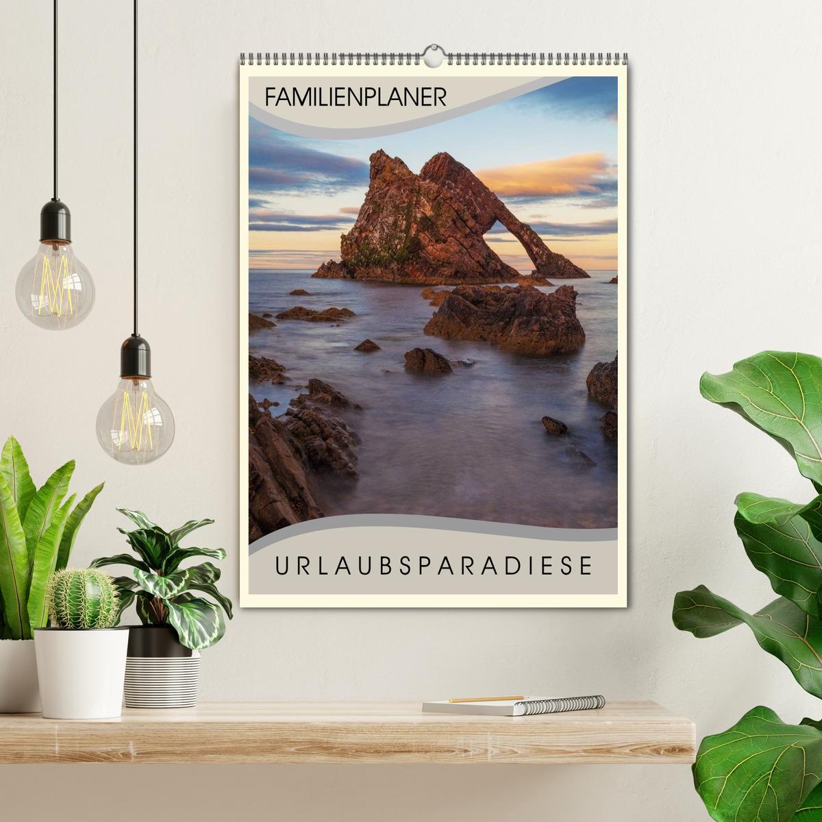 Bild: 9783457038345 | Urlaubsparadiese - Familienplaner (Wandkalender 2025 DIN A2 hoch),...