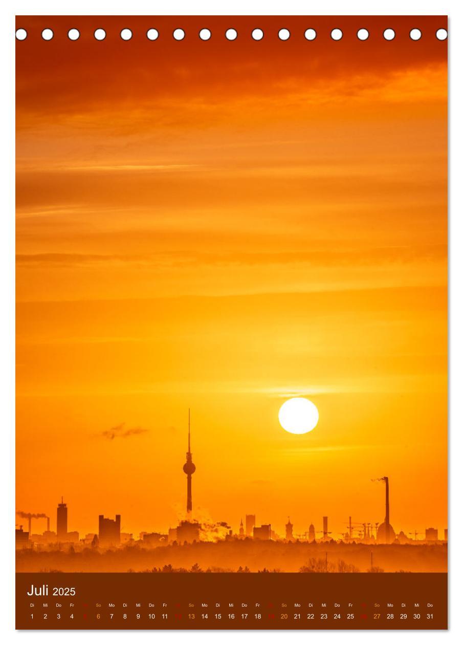 Bild: 9783435908837 | Berliner Fernsehturm - Magische Momente (Tischkalender 2025 DIN A5...