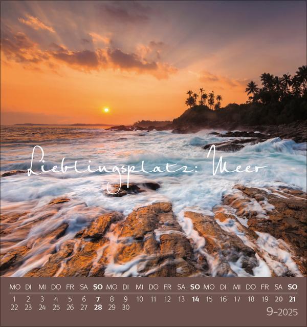 Bild: 9783731876359 | Urlaubsreif 2025 | aufstellbarer Postkartenkalender | Verlag Korsch