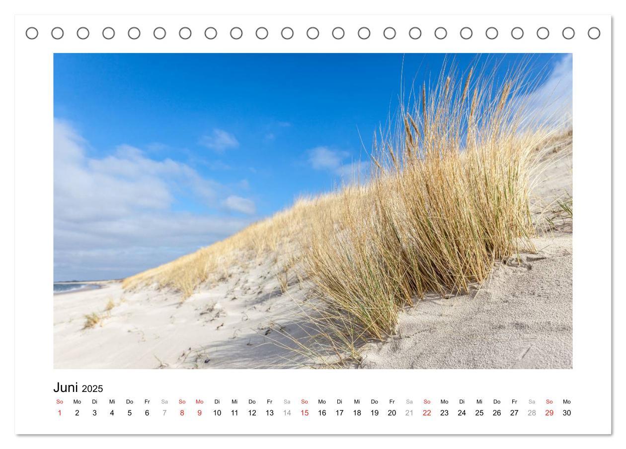 Bild: 9783435673506 | Ostsee - Spaziergang am Meer (Tischkalender 2025 DIN A5 quer),...