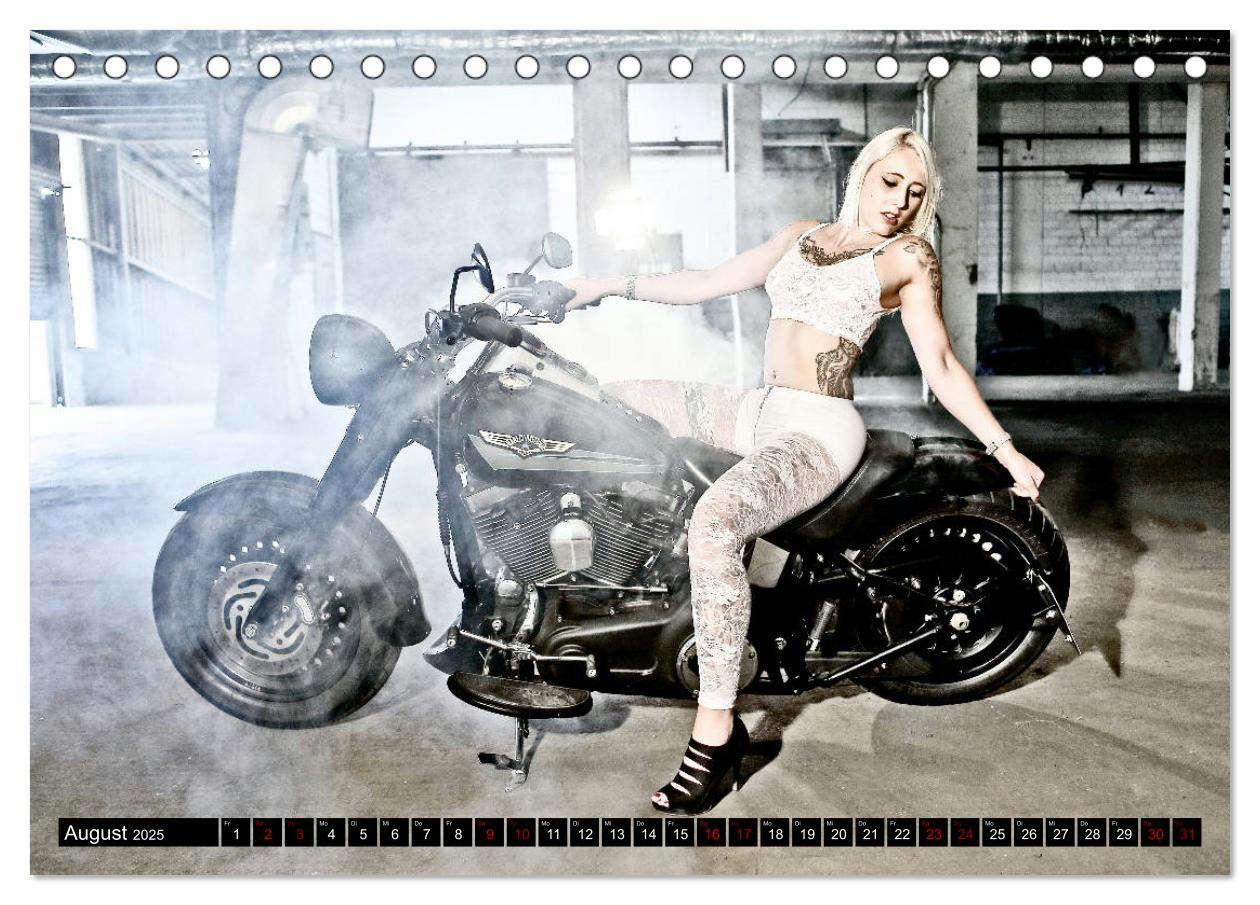 Bild: 9783435205127 | Motorräder &amp; Sexy Girls (Tischkalender 2025 DIN A5 quer), CALVENDO...