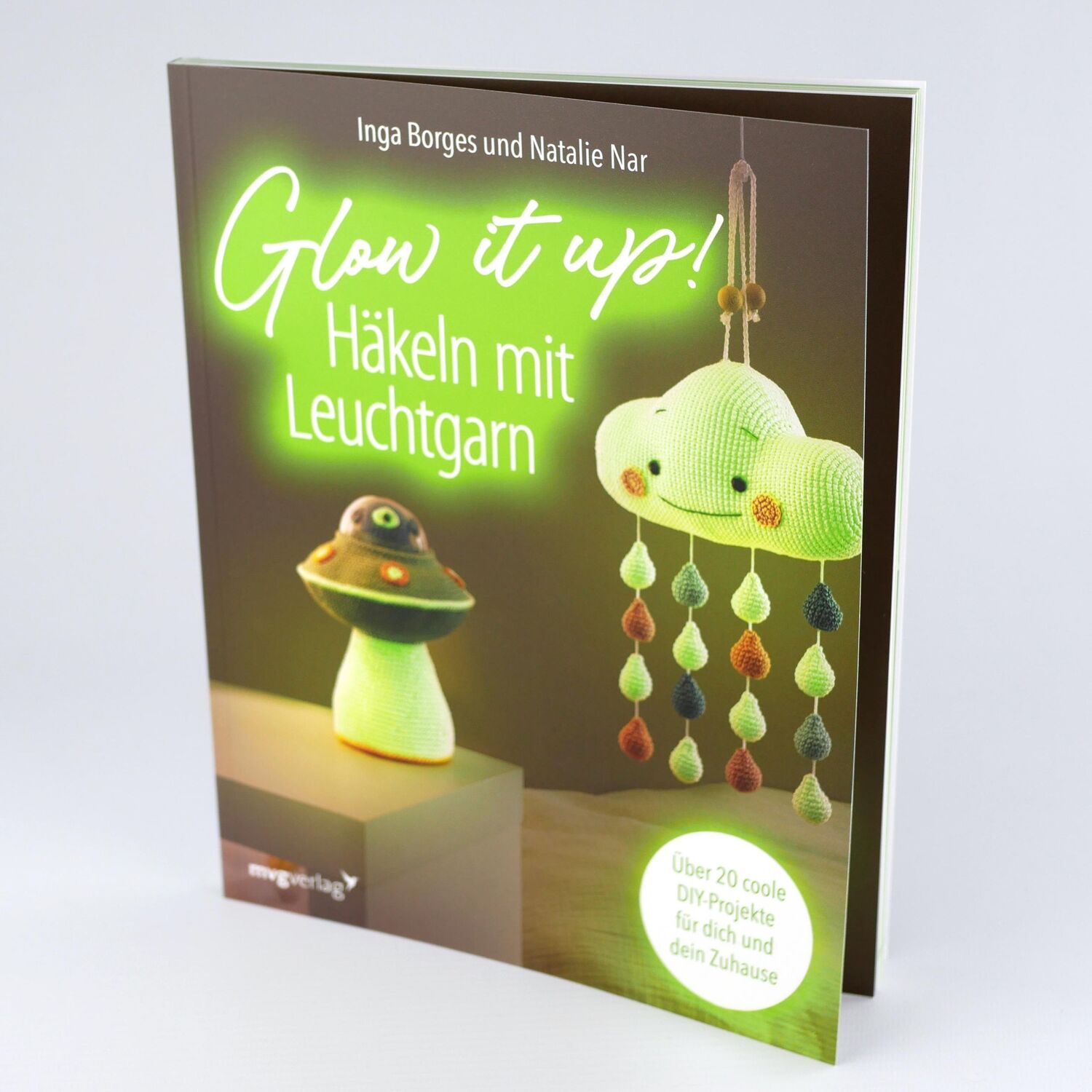 Bild: 9783747406649 | Glow it up: Häkeln mit Leuchtgarn | Inga Borges (u. a.) | Taschenbuch