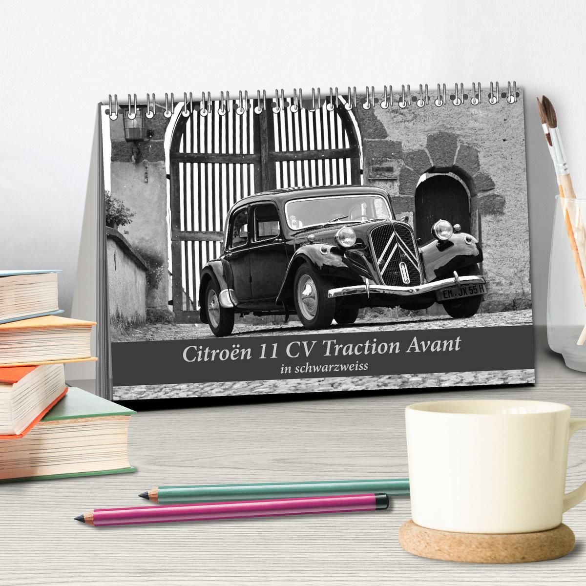 Bild: 9783435436118 | Citroën 11 CV Traction Avant in schwarzweiss (Tischkalender 2025...