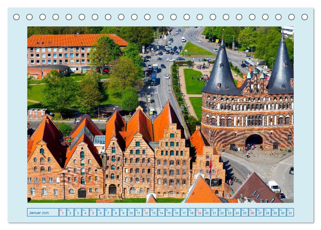 Bild: 9783435066209 | Lübeck Backsteingotik an der Trave (Tischkalender 2025 DIN A5...