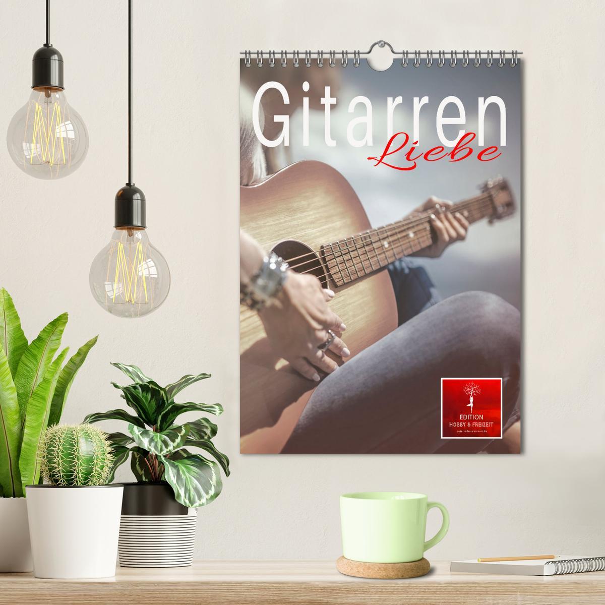 Bild: 9783435911110 | Gitarren Liebe (Wandkalender 2025 DIN A4 hoch), CALVENDO...