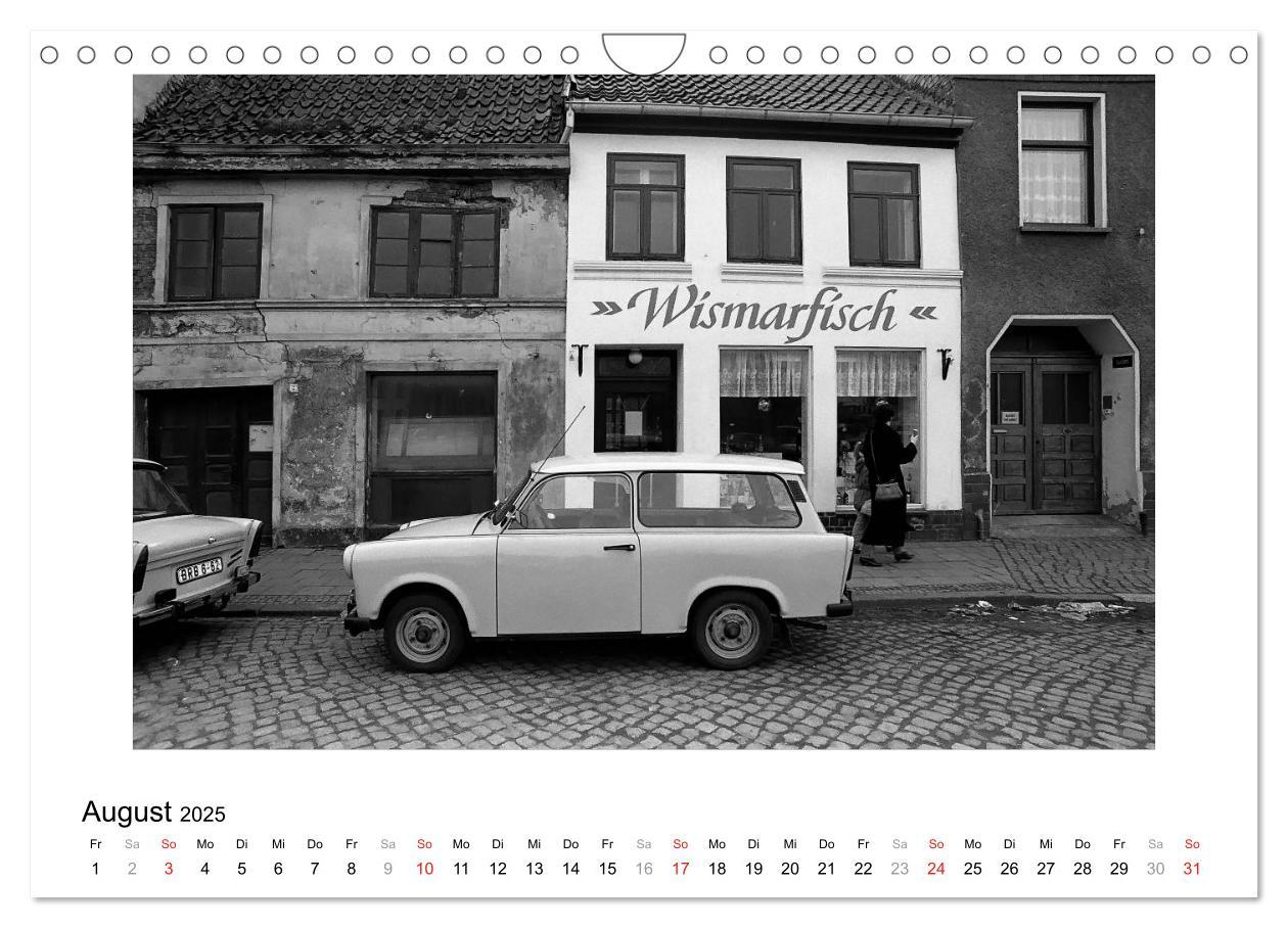 Bild: 9783435833405 | Aus - Zeit der Trabanten (Wandkalender 2025 DIN A4 quer), CALVENDO...