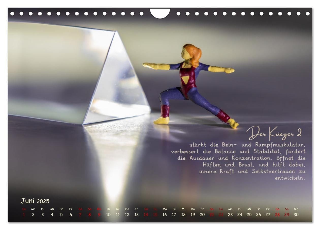 Bild: 9783457173022 | Yoga - Kleine Figur, große Wirkung (Wandkalender 2025 DIN A4 quer),...