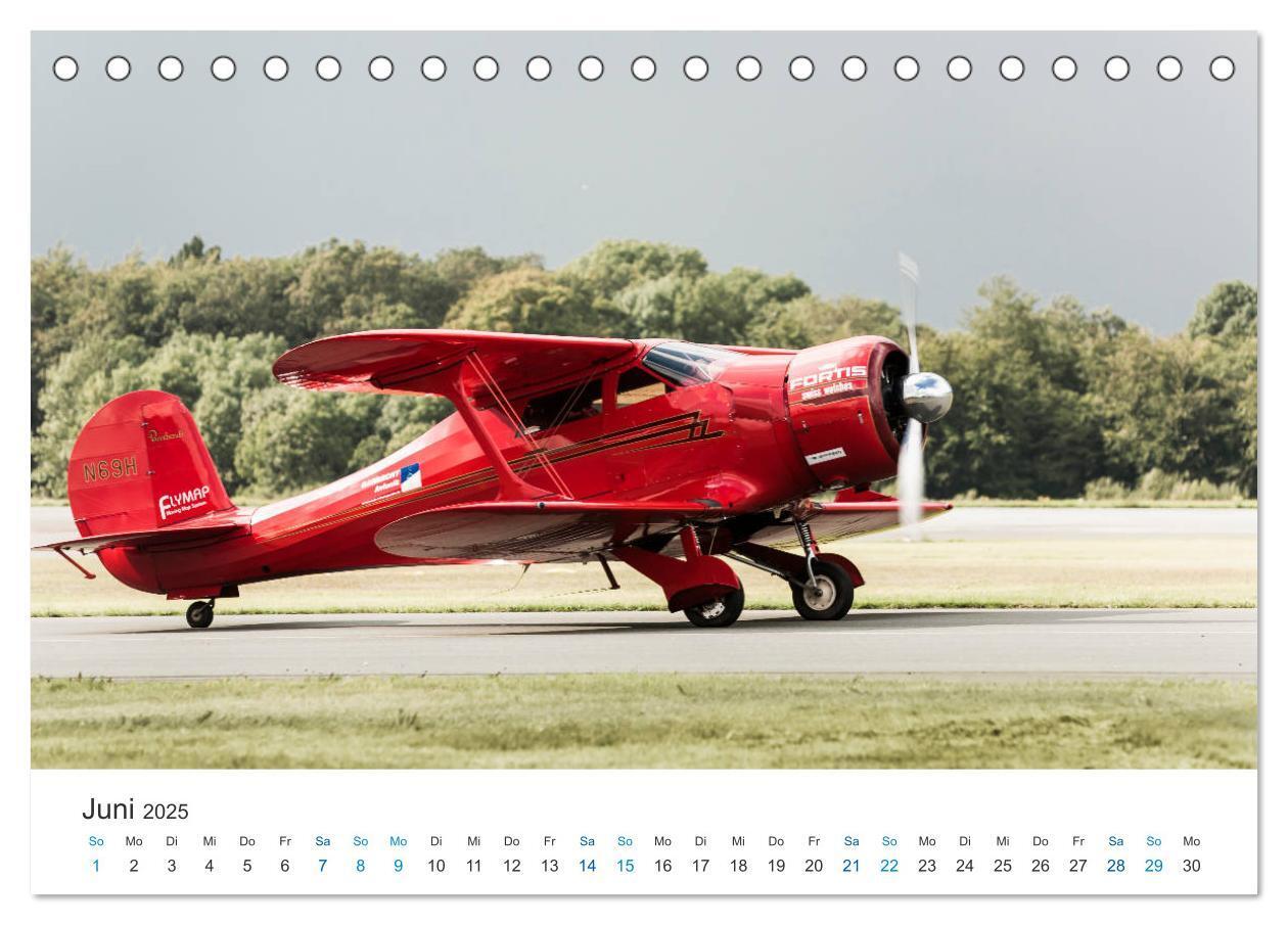 Bild: 9783435817290 | AVIATION CLASSICS seen by custompix.de (Tischkalender 2025 DIN A5...