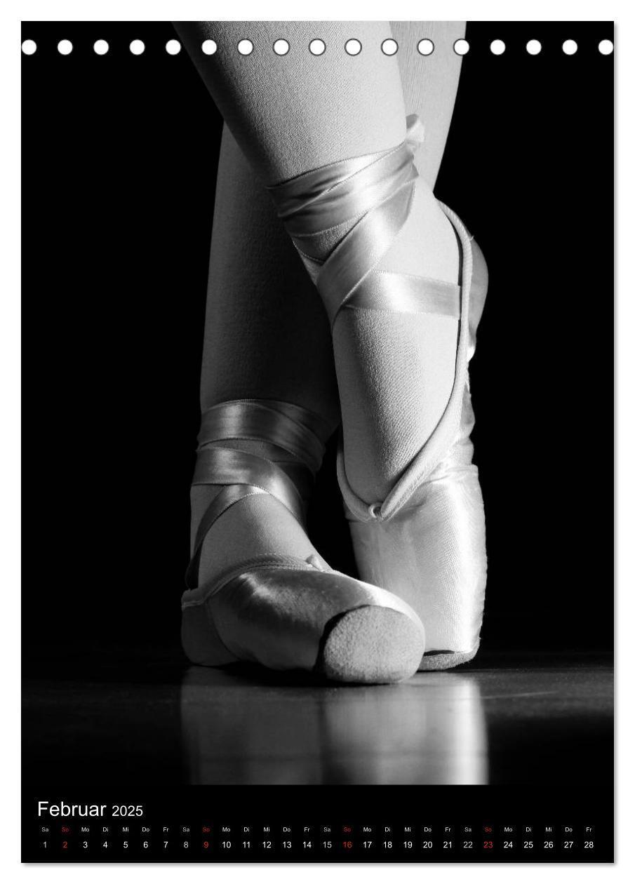 Bild: 9783457048887 | Ballett Schwarzweiss (Tischkalender 2025 DIN A5 hoch), CALVENDO...